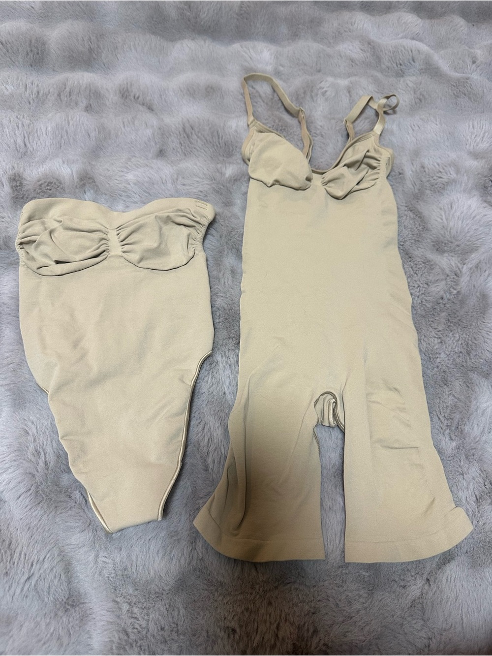 Brand new SKIMS Seamless sculpt mid thigh and thong bodysuit 2pairs bundle Small